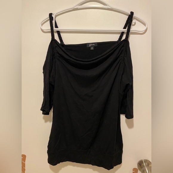 Guess top, size medium - Picture 1 of 1